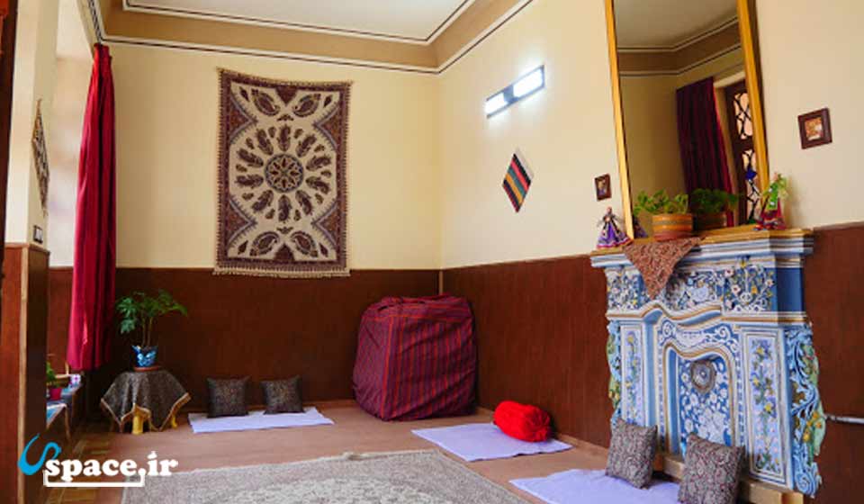 نمای داخل اتاق اقامتگاه بوم گردی نارگل - اصفهان